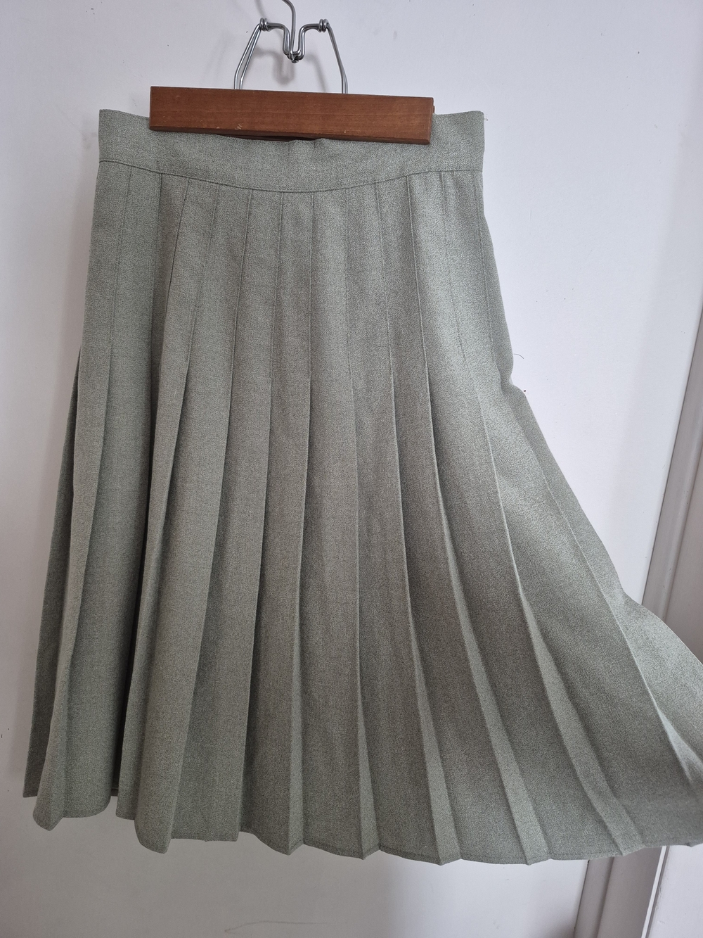 80s Vintage Pleated Skirt in Sage Green